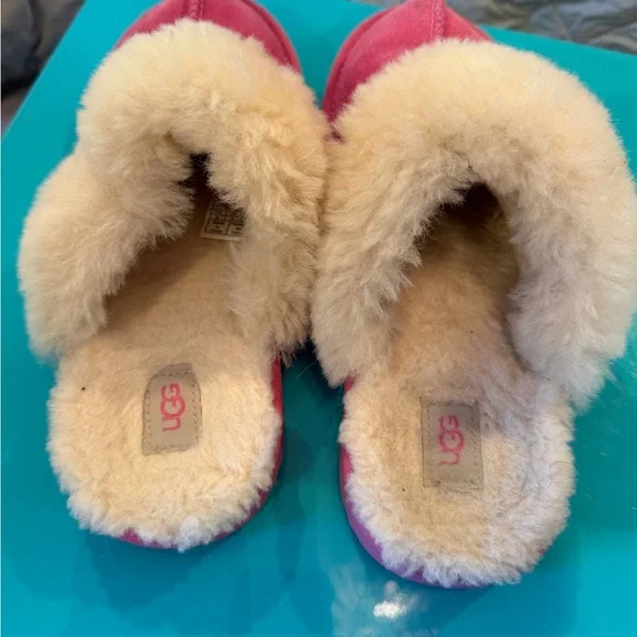 UGG Women's Cozy II Slippers in Pink Azalea - kids size 5! - Picture 2 of 4